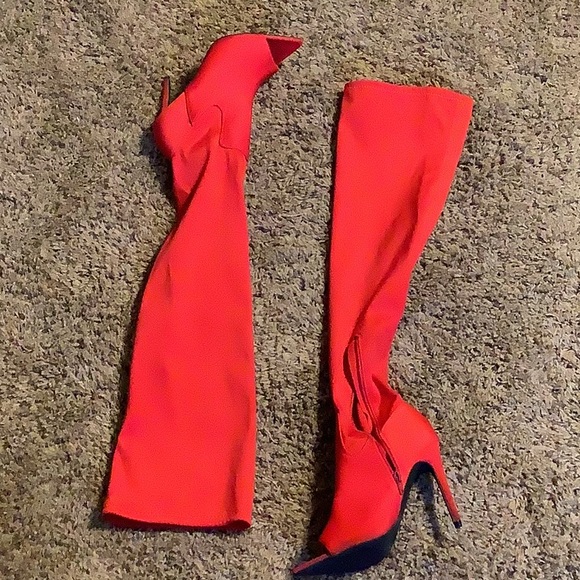 ❤️‍🔥❤️‍🔥Ladies Red Knee Boots❤️‍🔥❤️‍🔥 - Picture 1 of 6
